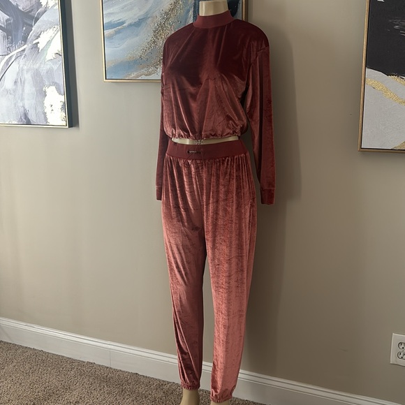 Topshop Velour Track Suit- Top is size 2 Pants are a size 8-10 - Picture 2 of 11